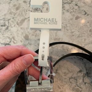 Women’s size medium reversible black and brown michael kors belt